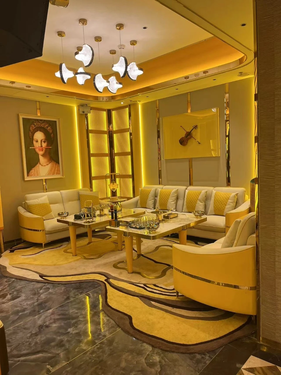 云梦泽商务KTV俯瞰黄浦江夜景的包厢视角