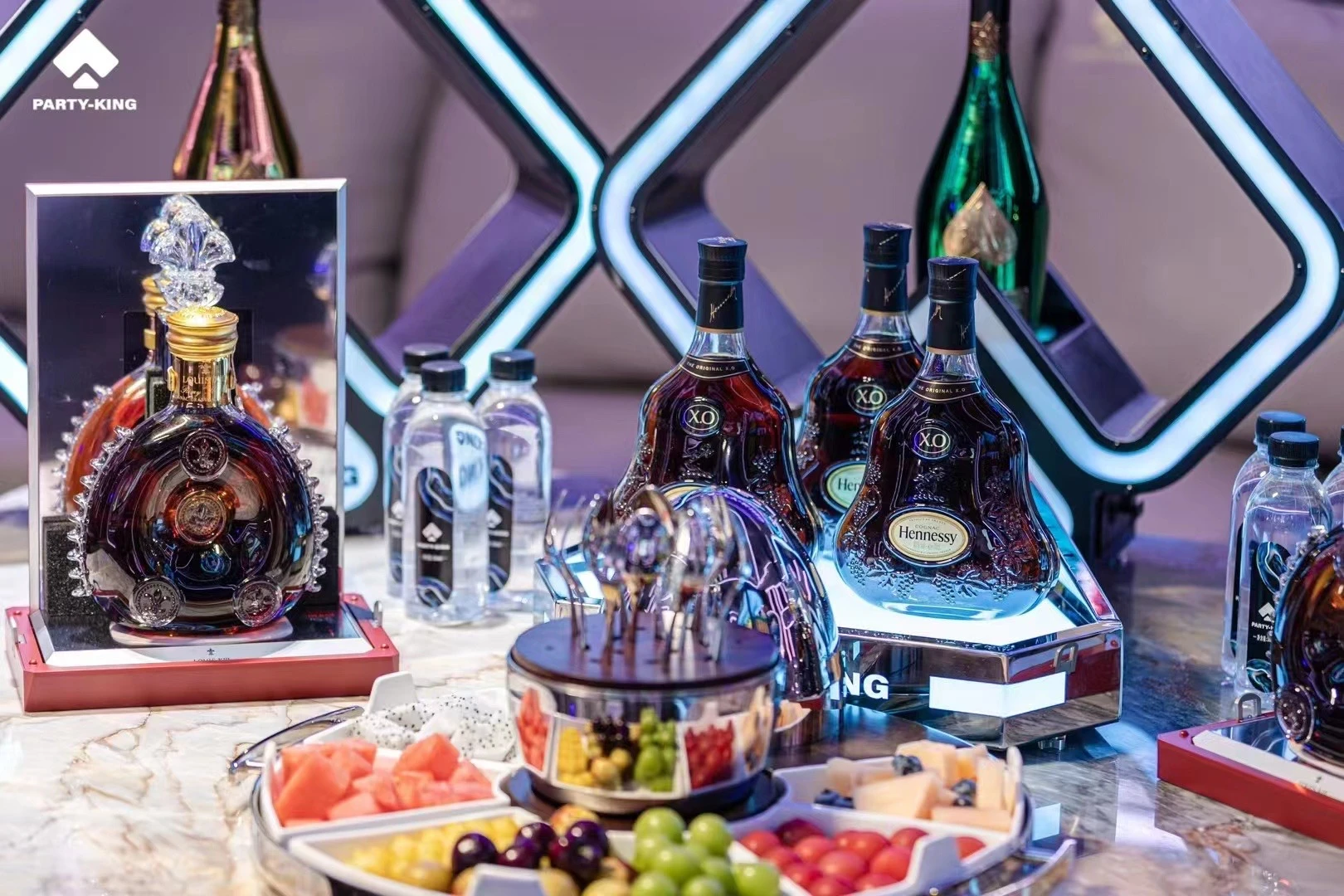 昆明PARTY-KING商务KTV走廊艺术装置