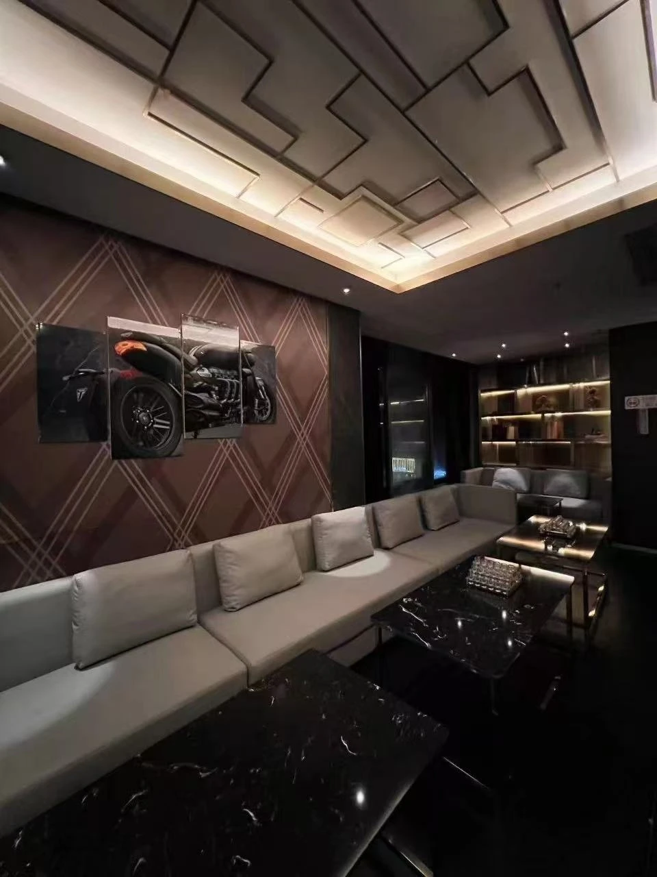 上海商务KTV一零八潮KTV舞台互动表演