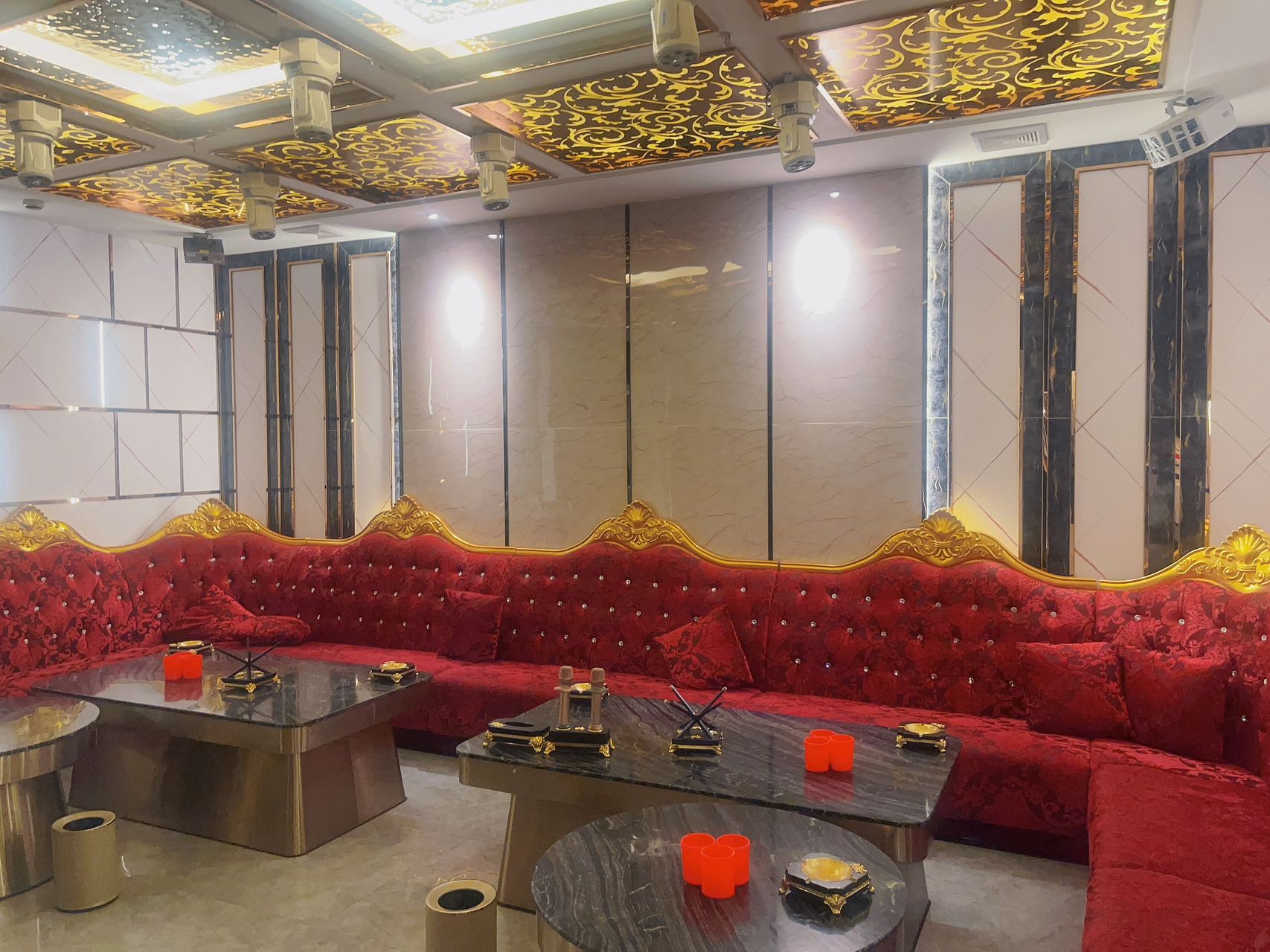 昆明商务锦都大酒店KTV订房_小包中包大包套餐任挑_免费专车接送