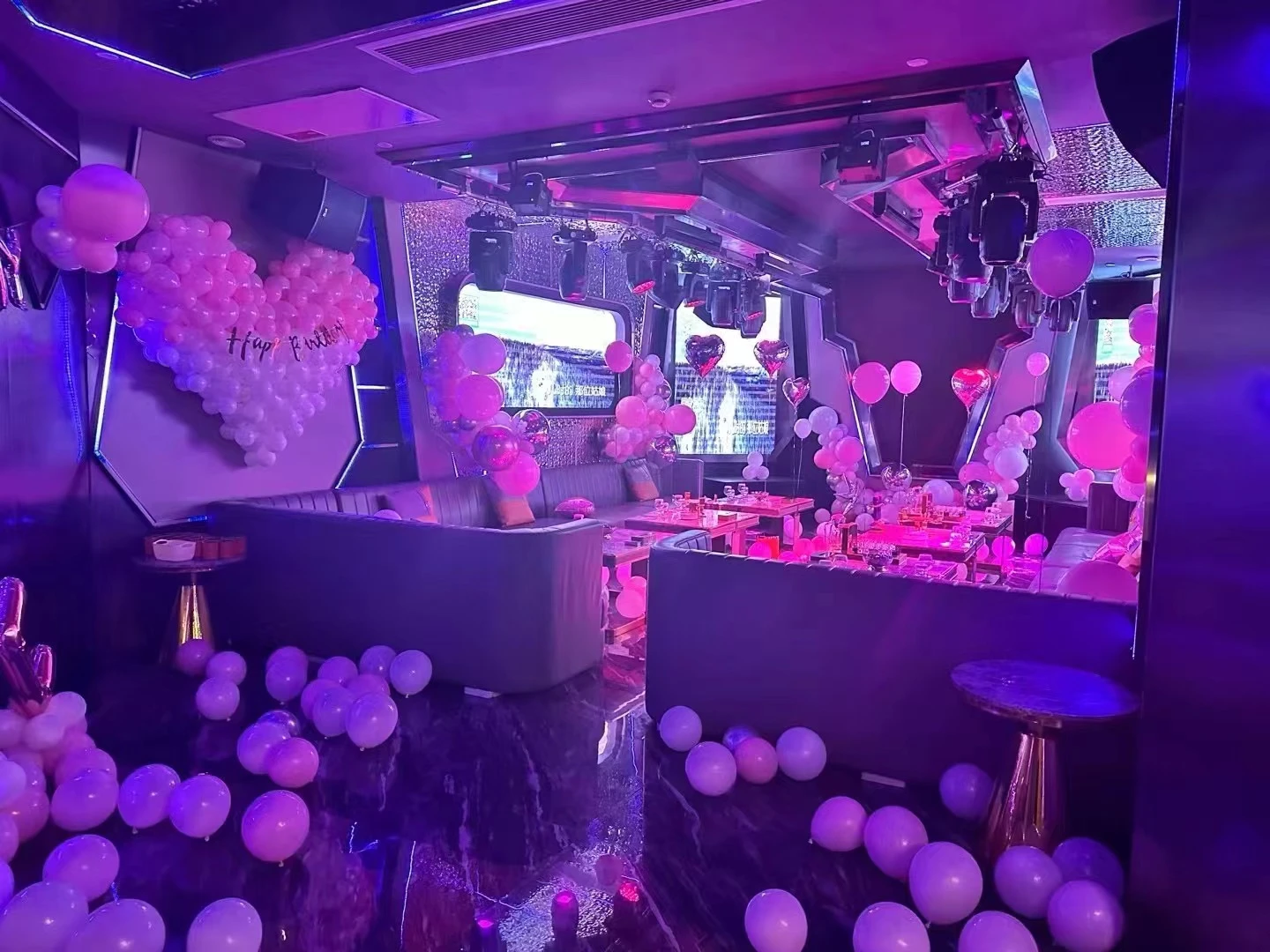 上海威尼斯公馆商务KTV宫廷风走廊