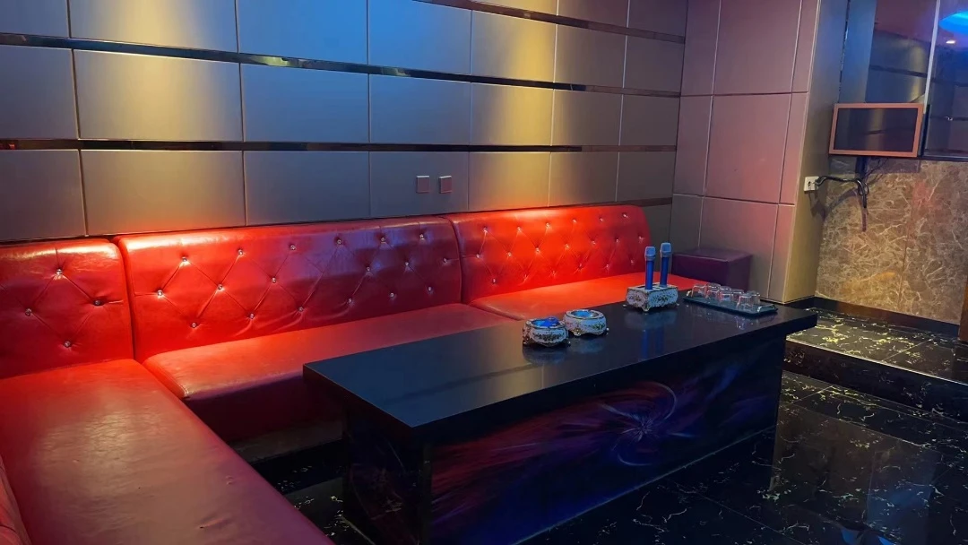 美丽汇商务KTV青岛包厢内部灯光氛围