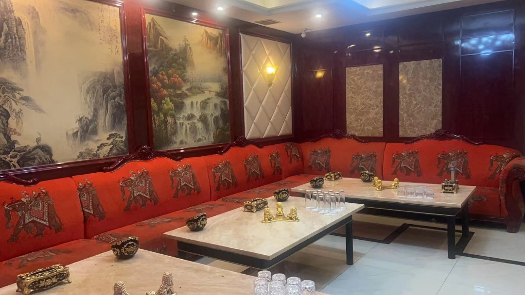 上海花园十八号商务KTV豪华包厢内部