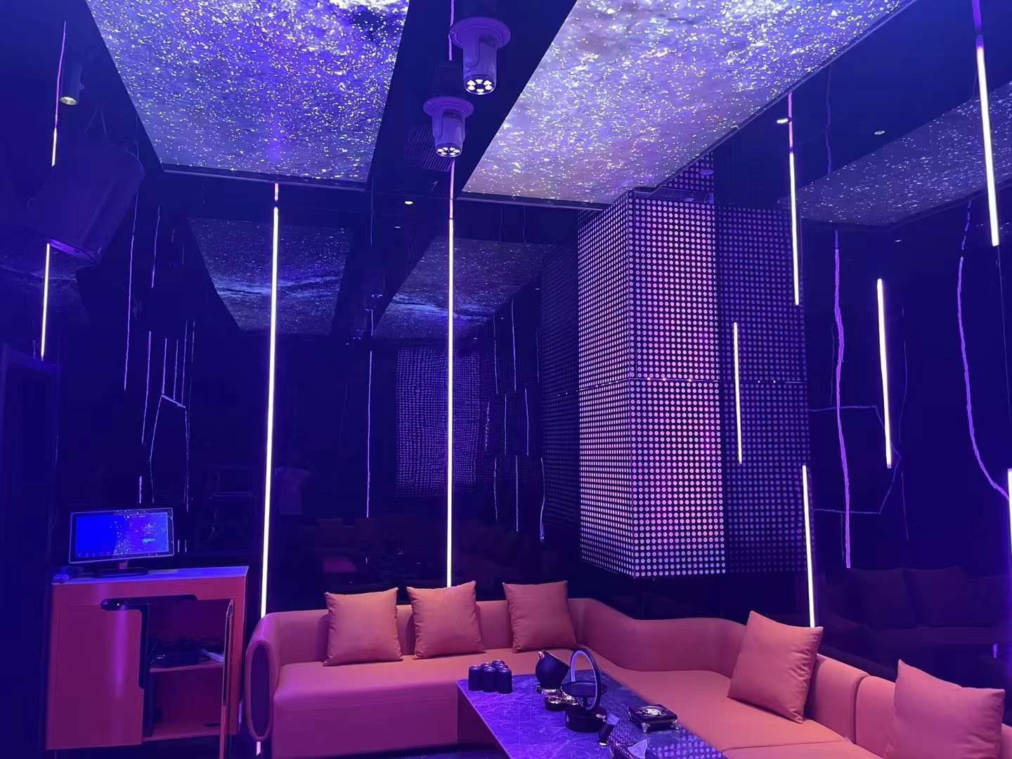 青岛商务KTV新乐汇酒水陈列