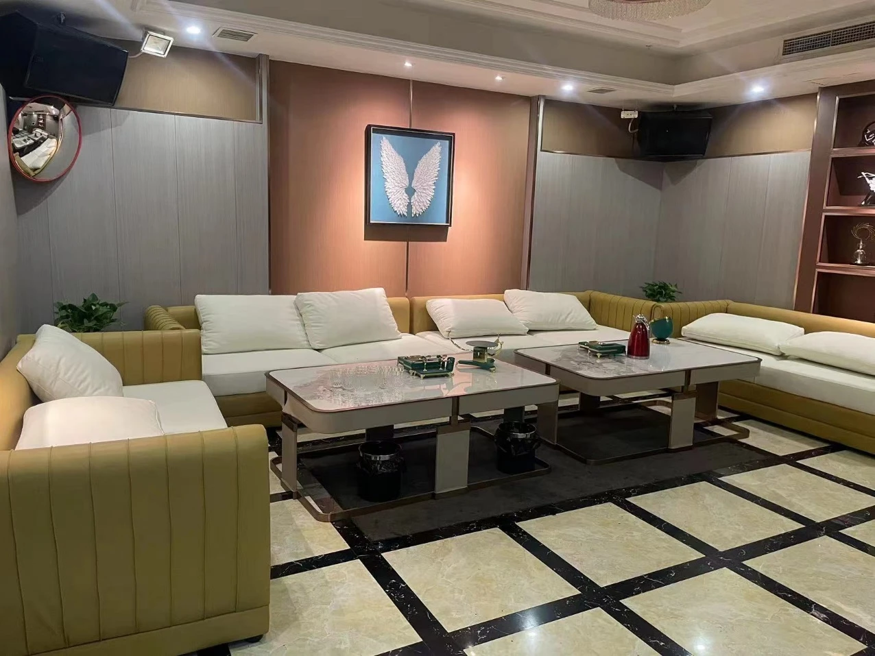 峥嵘岁月商务KTV奢阔包厢实景