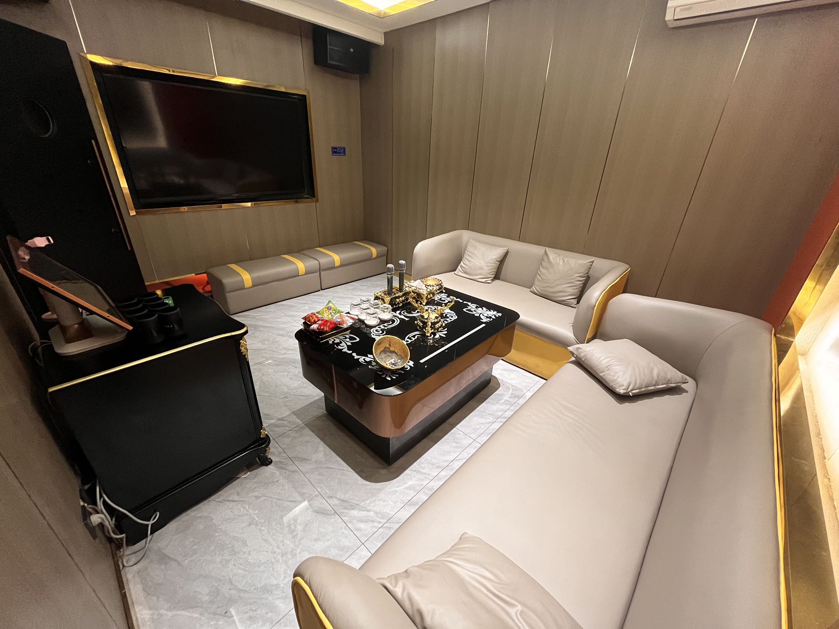 青岛李沧商务KTV爱江山会所豪华走廊