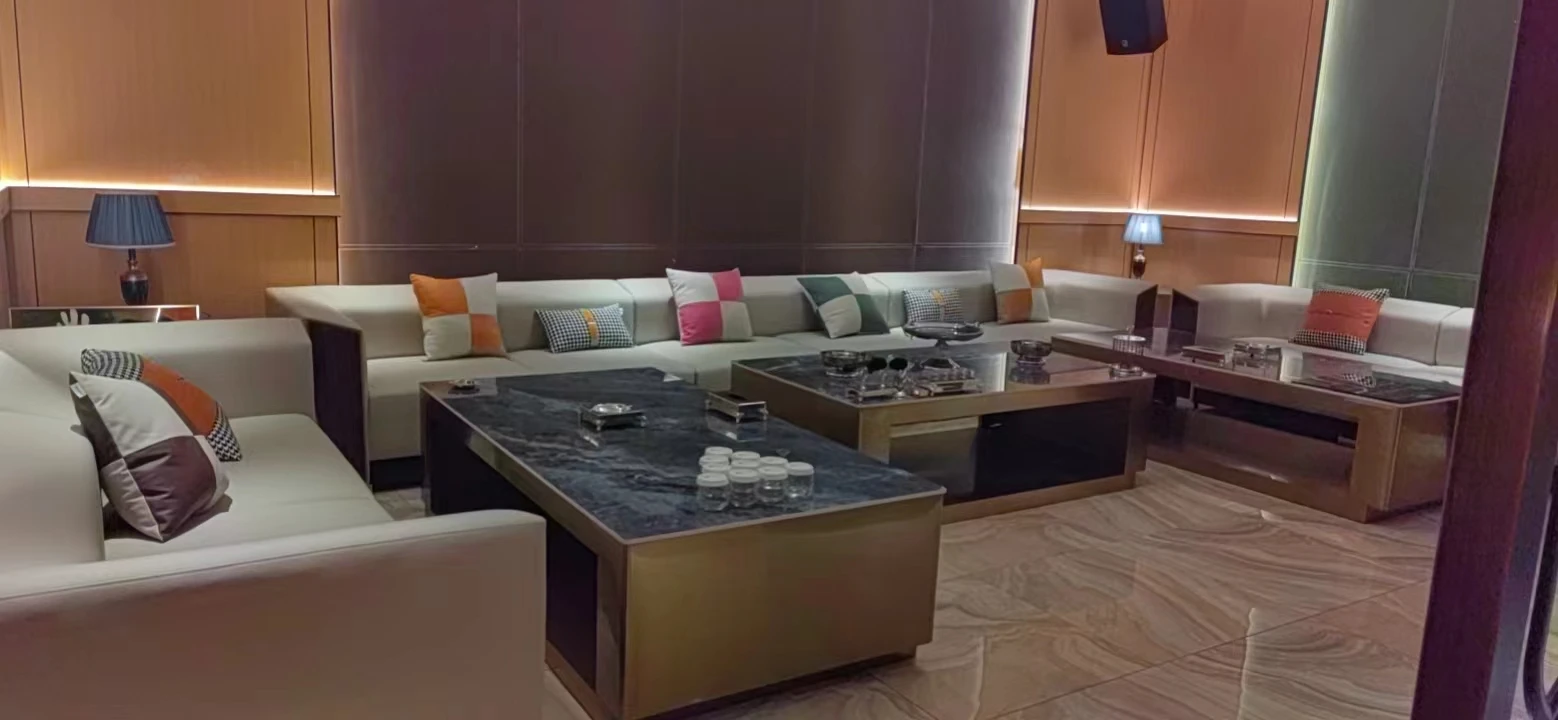 铂曼国际商务KTV精致酒水摆台