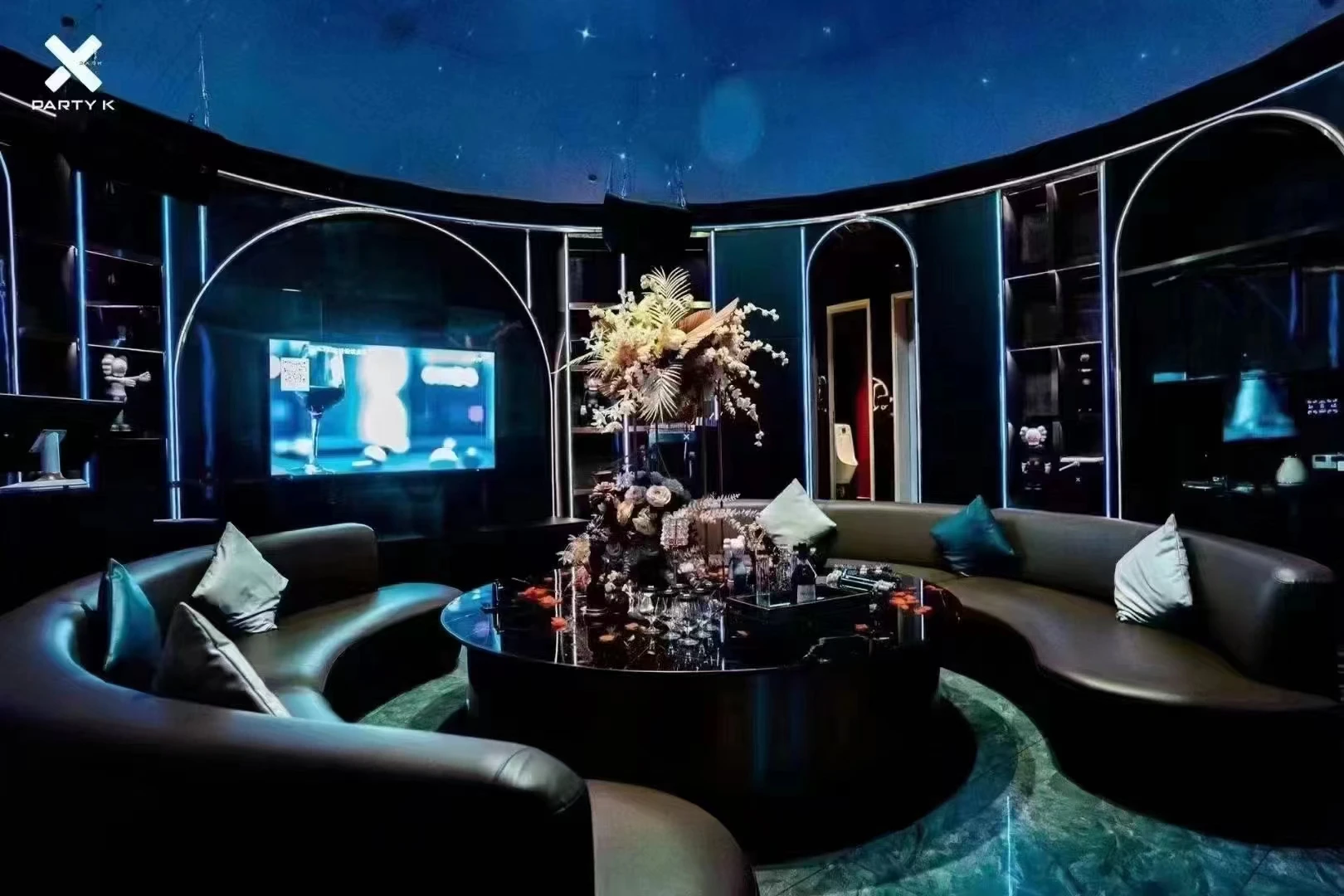 昆明商务KTV精致果盘与特调饮品