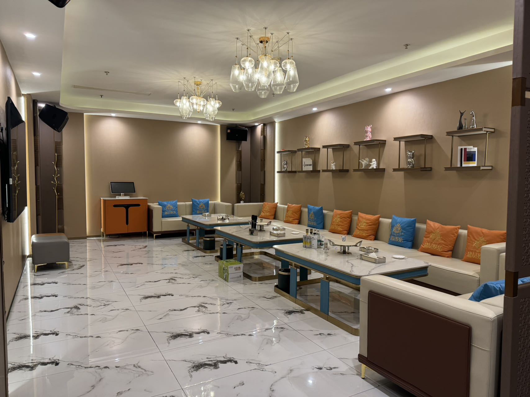 青岛顶层商务KTV豪华包房内景