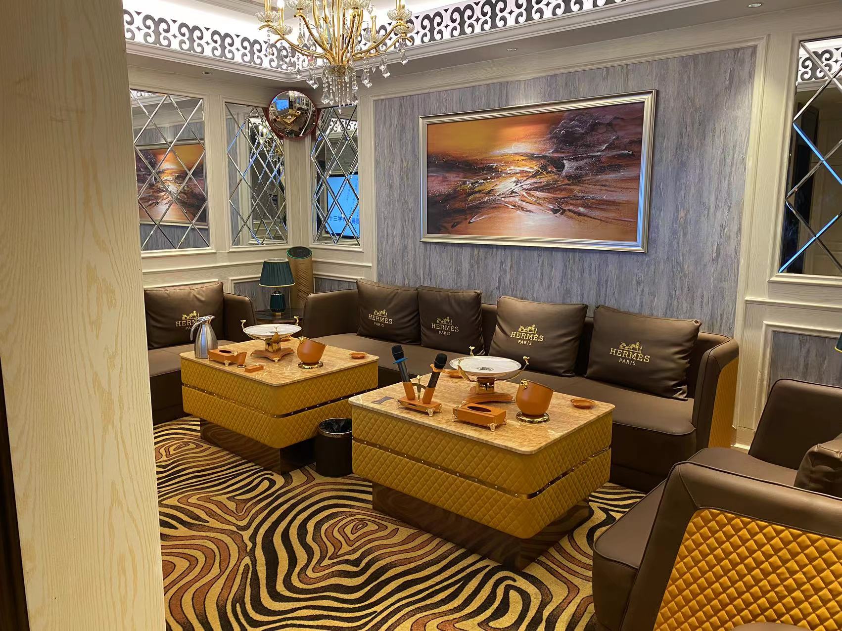 南京市鼓楼区微麦商务KTV预约 | 免费专车接送高品质聚会首选