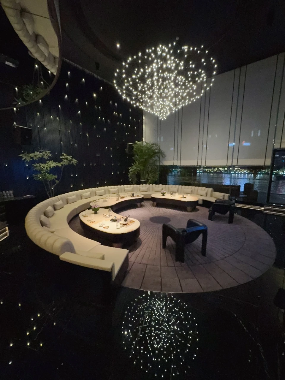 上海伯爵三号商务KTV预订 | 高端夜生活新地标