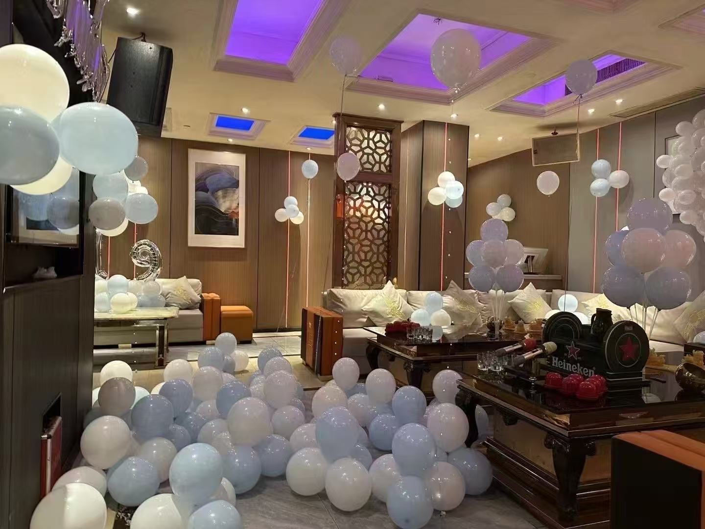 徐州蓝湾商务港商务KTV预订｜把夜熬成金