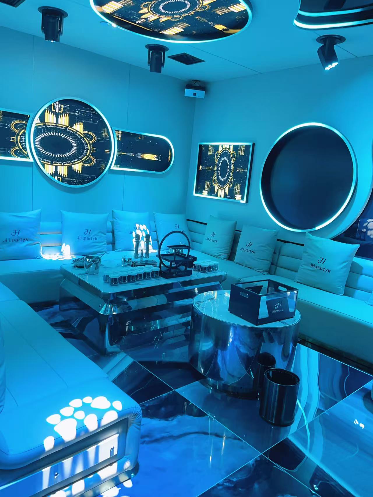 昆明高原明珠大酒店商务KTV豪华中包