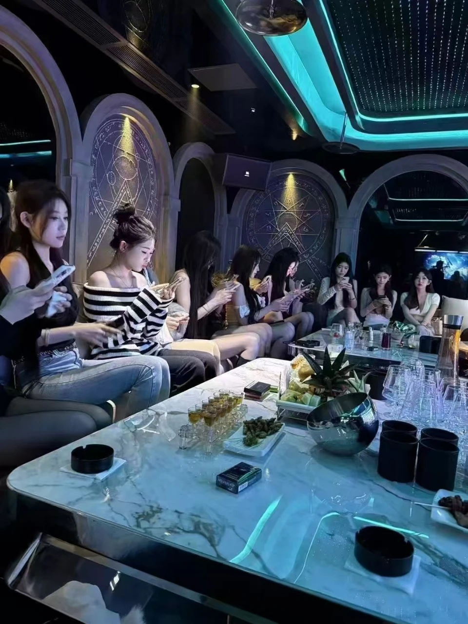 金华商务KTV缤纷会城市会客厅预约通道已开