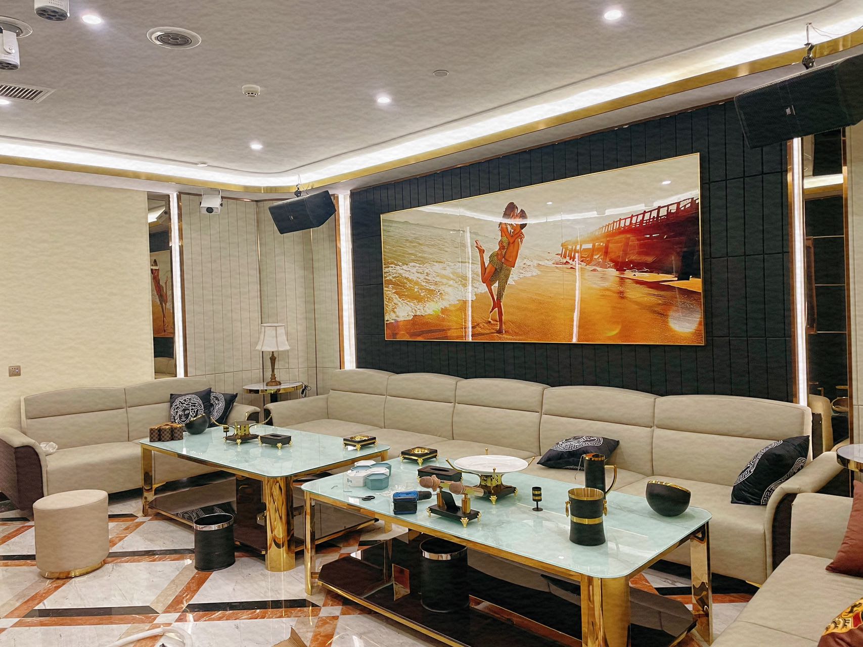 青岛开元名都商务KTV酒水陈列