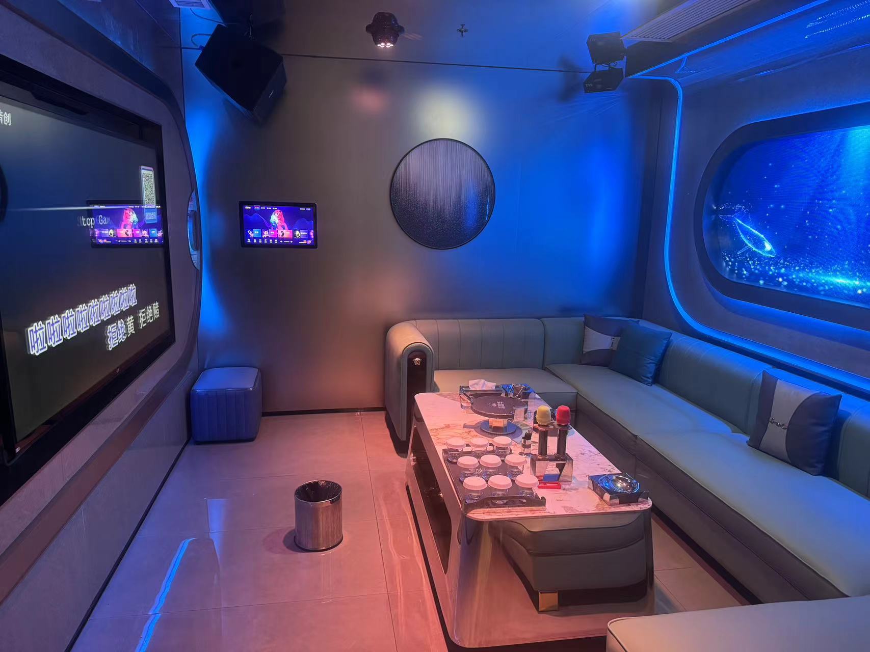 嘉富华商务KTV走廊灯光效果