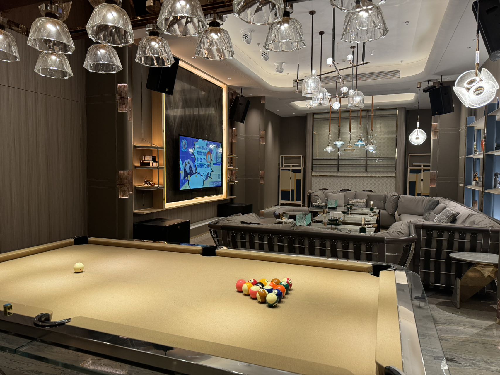 无锡iN18 CLUB商务KTV yan员舞台表演