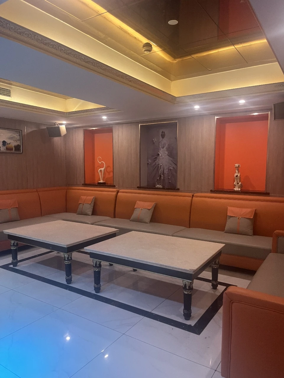 上海商务KTV预订|港鸿大酒店KTV高端夜生活首选