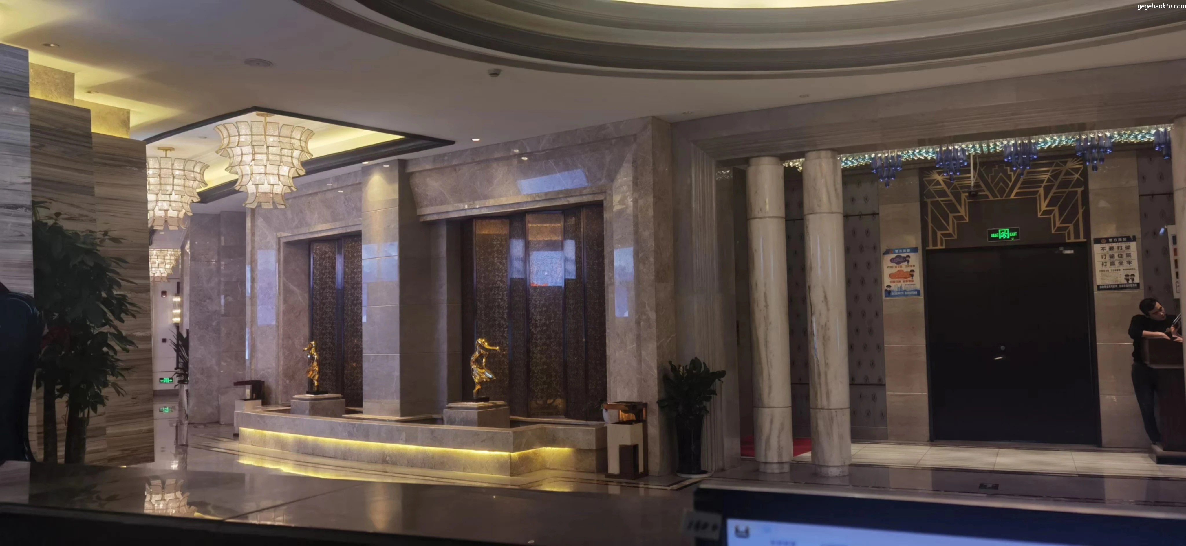 好莱坞商务KTV川沙店走廊与吧台