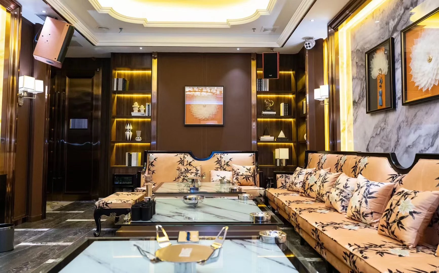 青岛鑫海商务KTV大房豪华沙发区