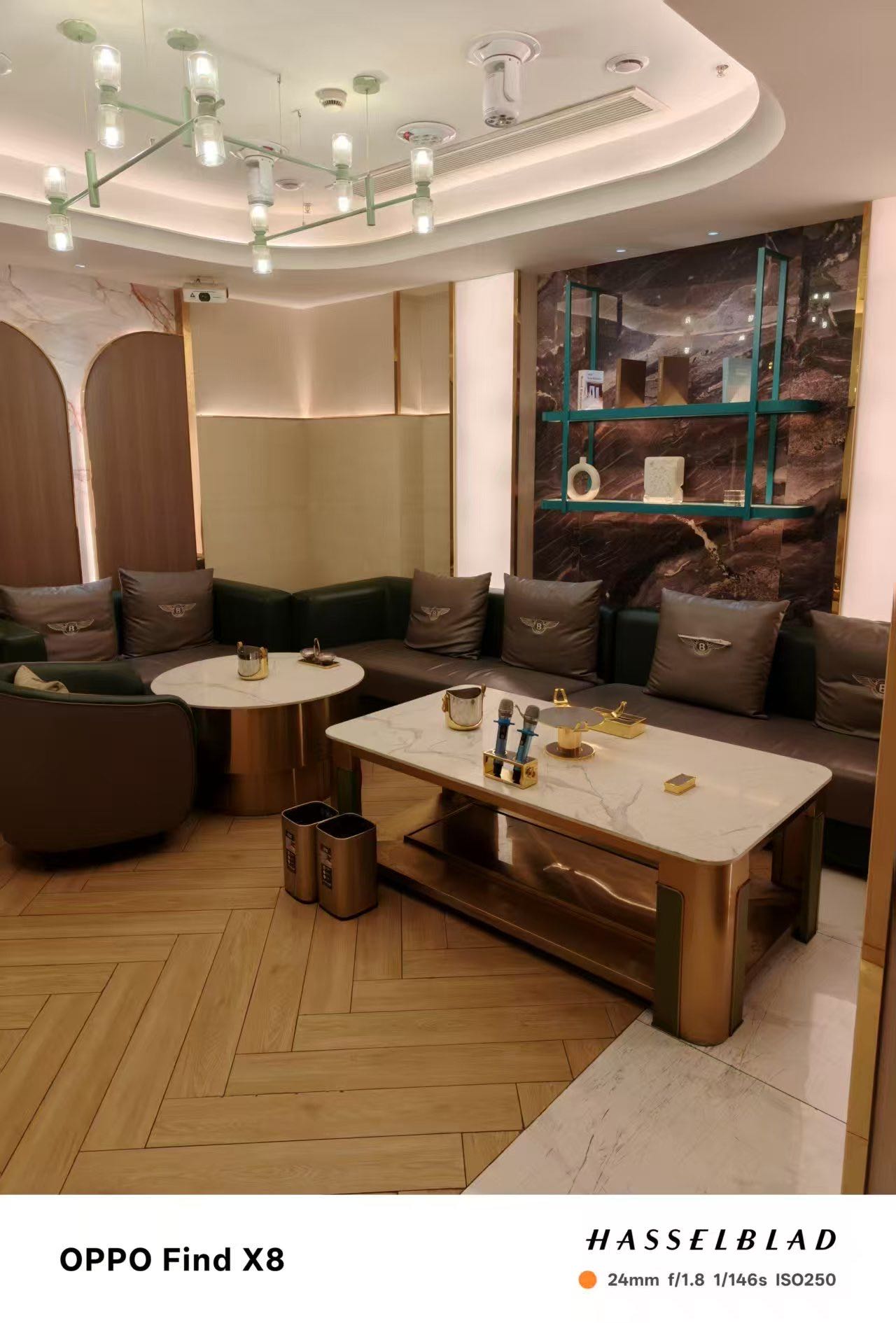 上海商务KTV豪华包厢内景