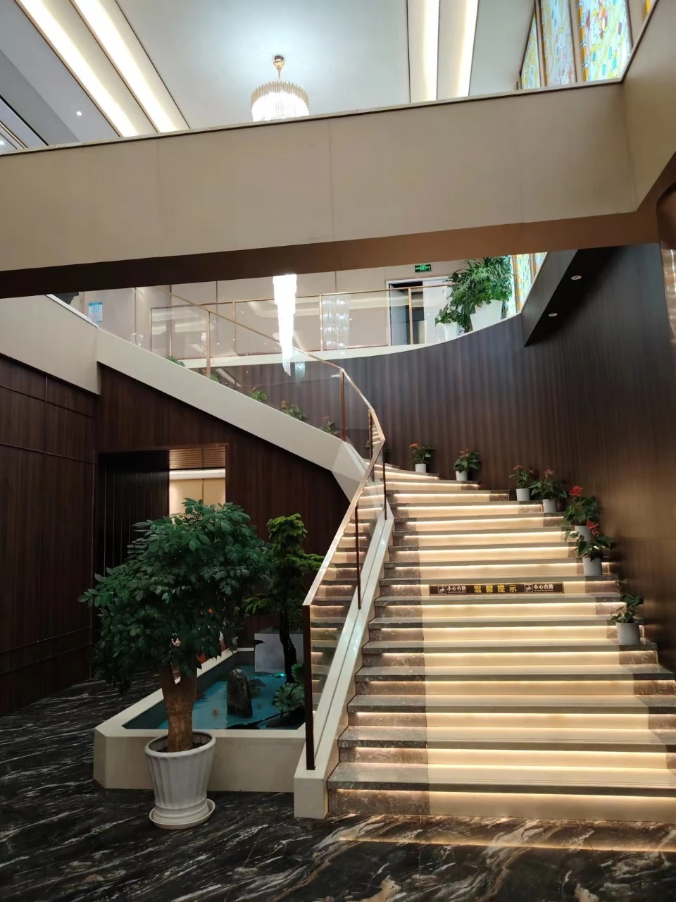 上海悦尚花都商务KTV奢华包厢俯瞰夜景