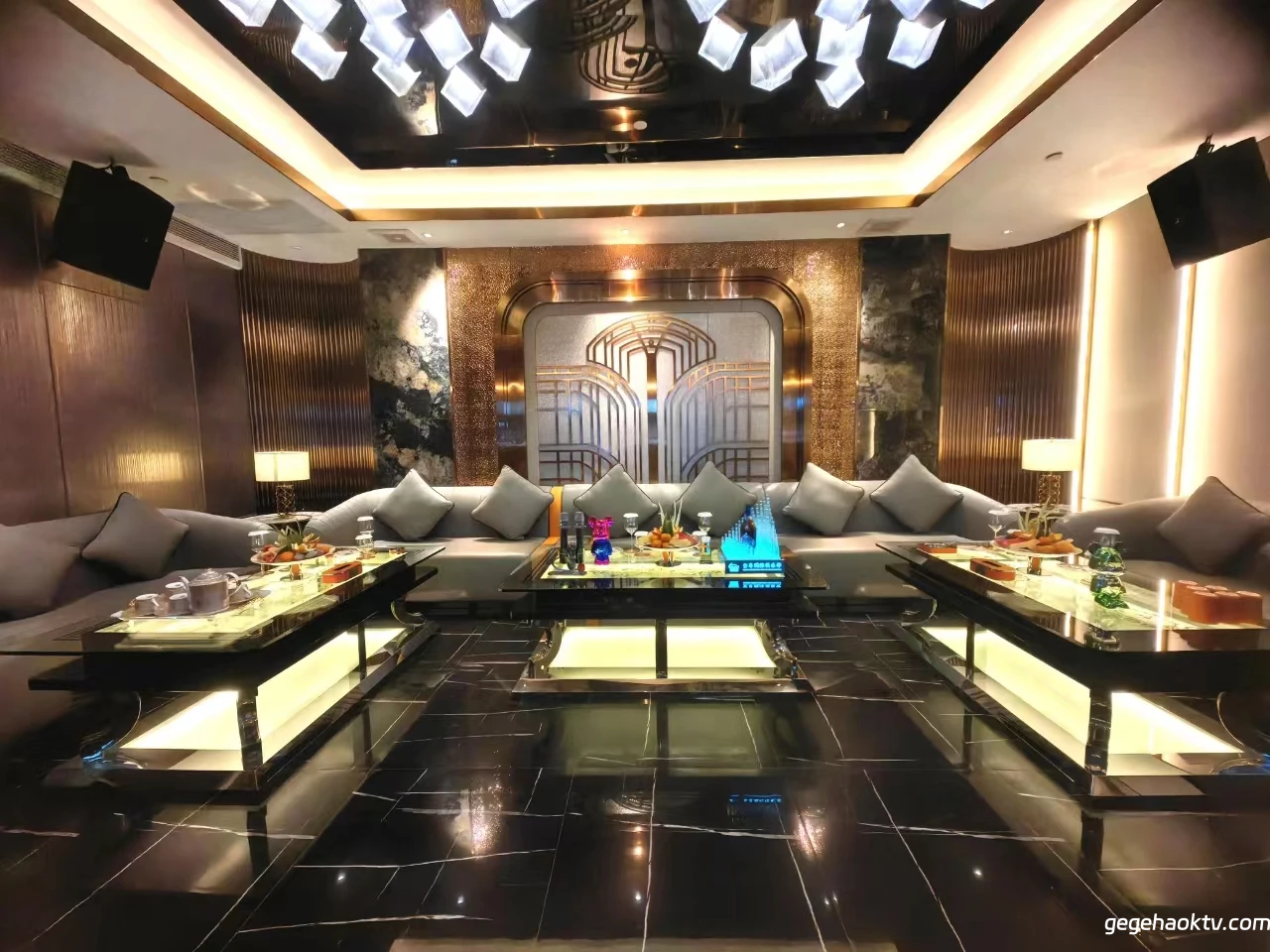 裕通金尊商务KTV大厅迎宾