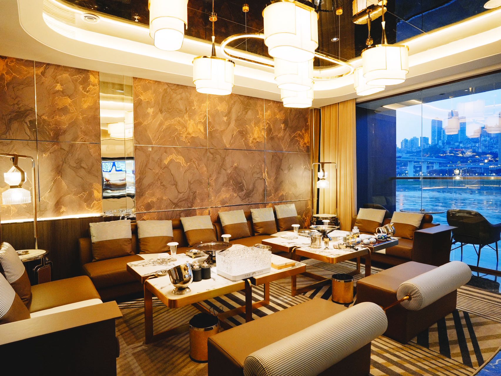 重庆游艇会商务KTV精选酒水与美食