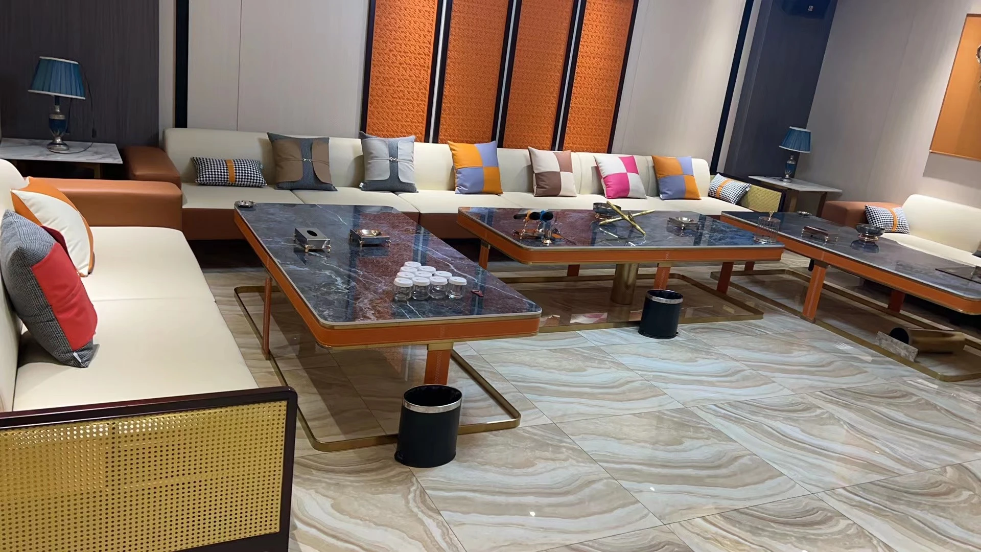 铂曼国际商务KTV走廊灯光艺术