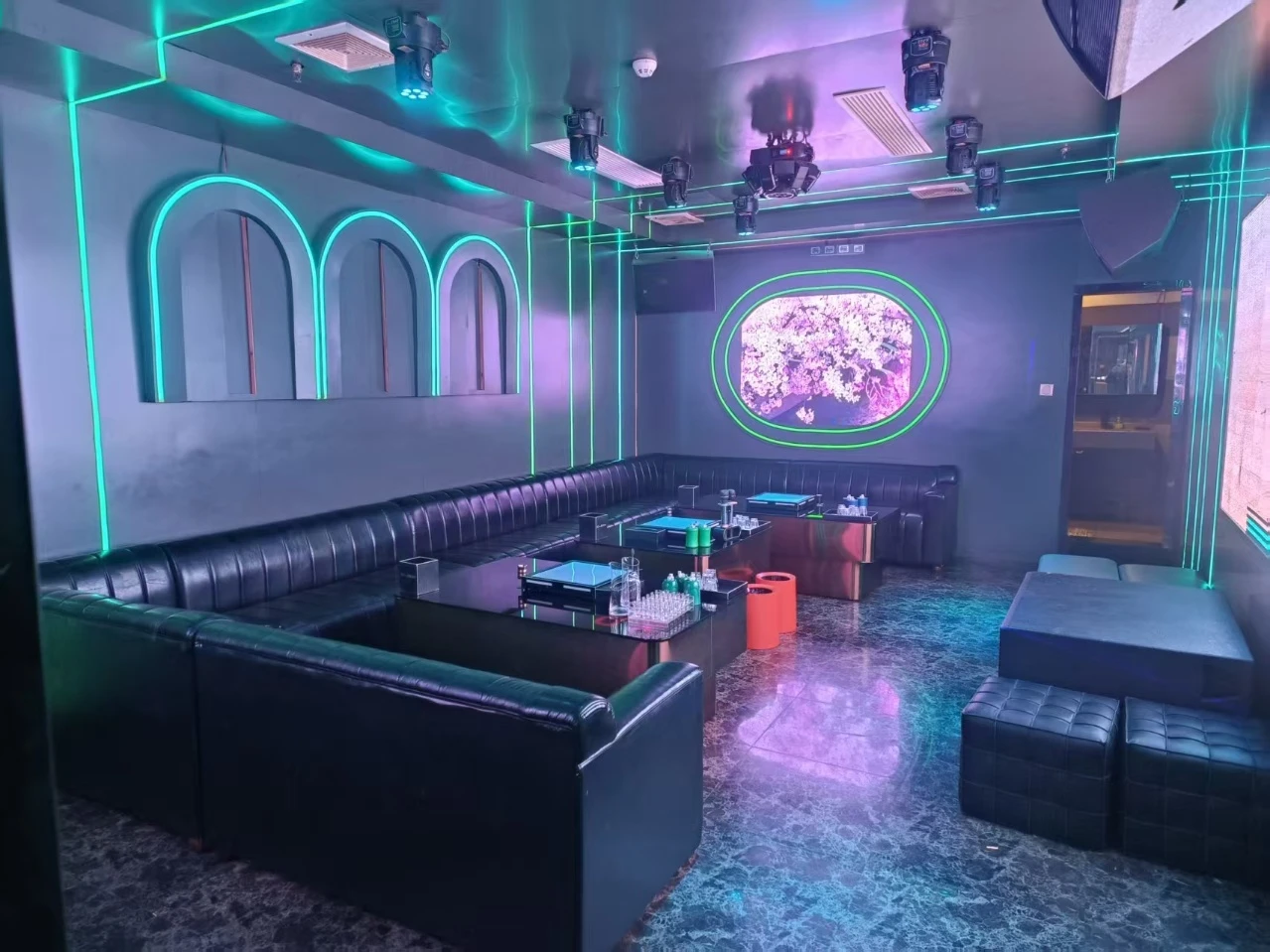 南宁丽晶汇商务KTV精致果盘与饮品