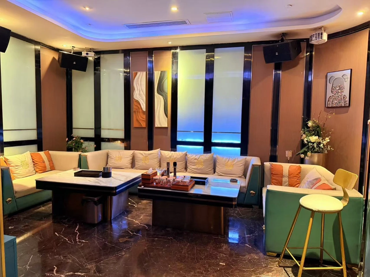 太原商务KTV星辉国际豪华座驾