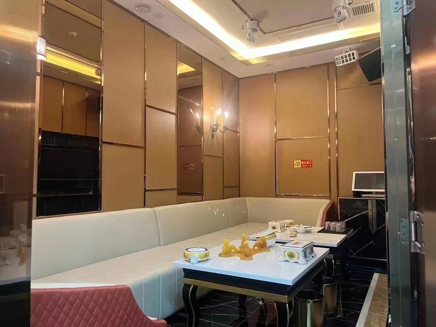 云涯私定商务KTV包间内景