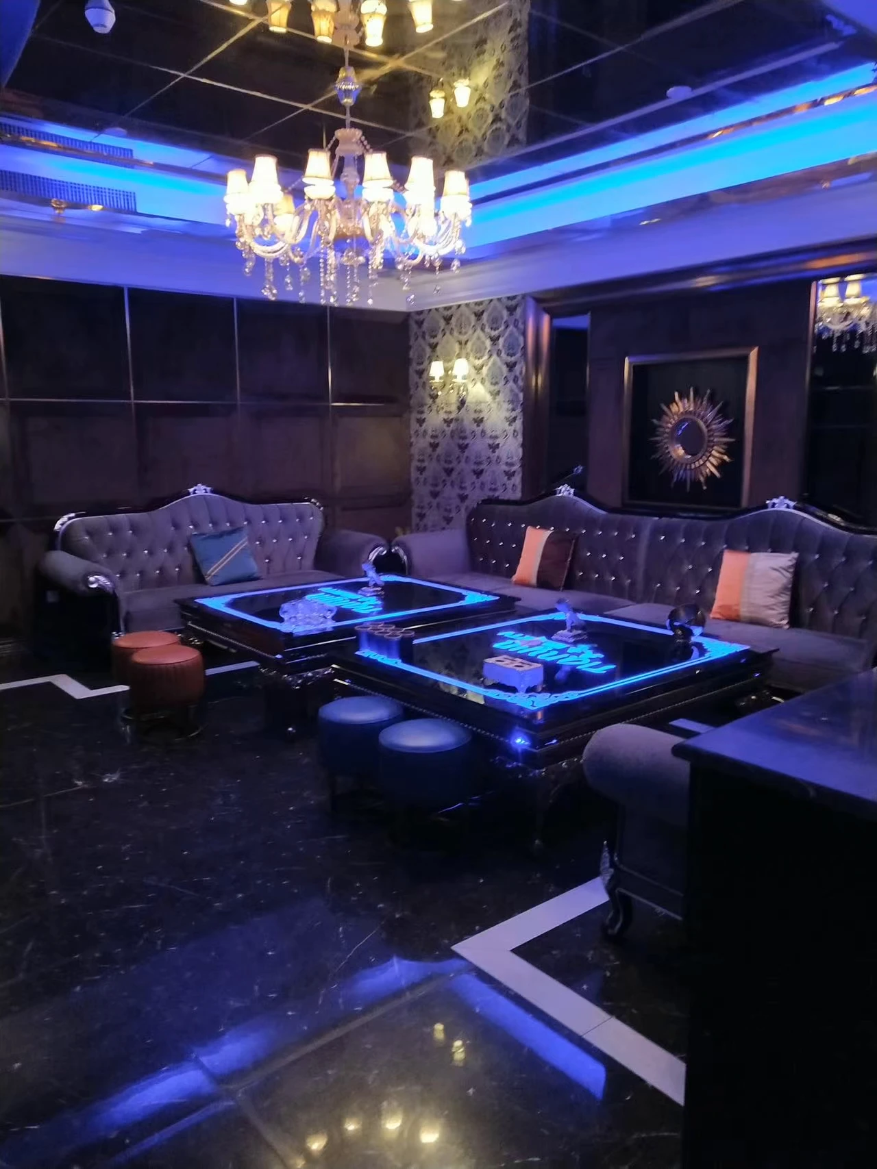 维加斯商务KTV豪华包厢内景