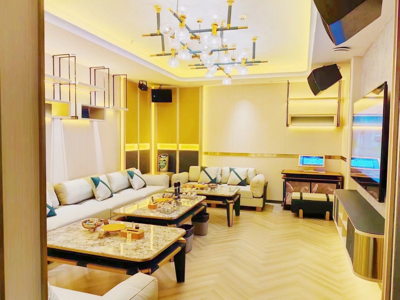 南美商务KTV专属电梯与私密走廊