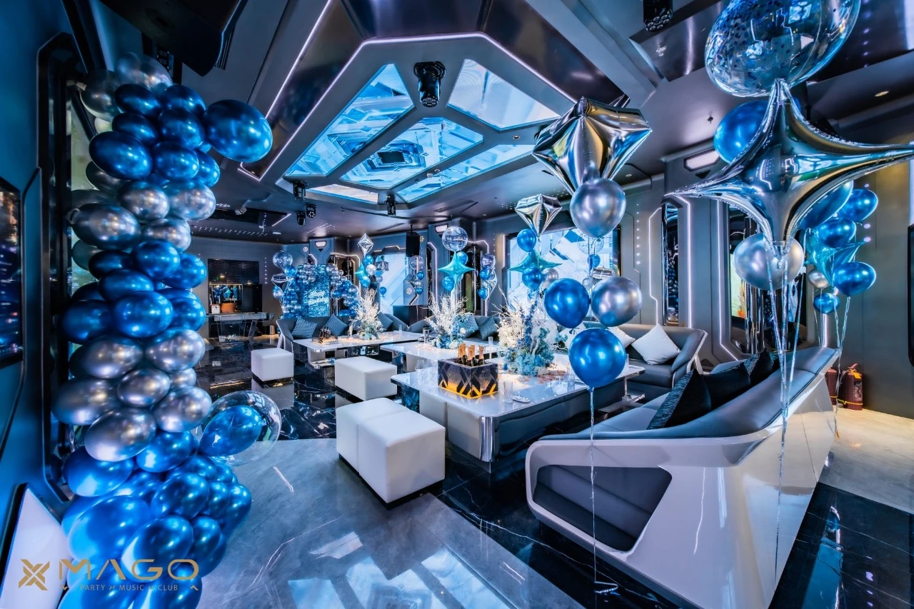 上海麦歌商务KTV吧台酒墙