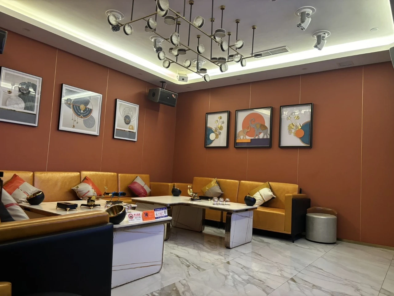 南郊公馆商务KTV奢华包厢