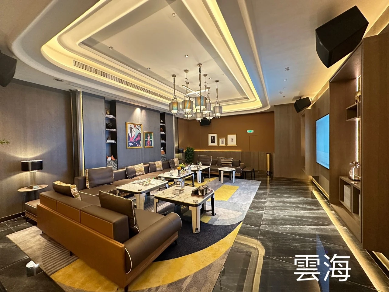 云顶商务KTV高颜值yan员合影