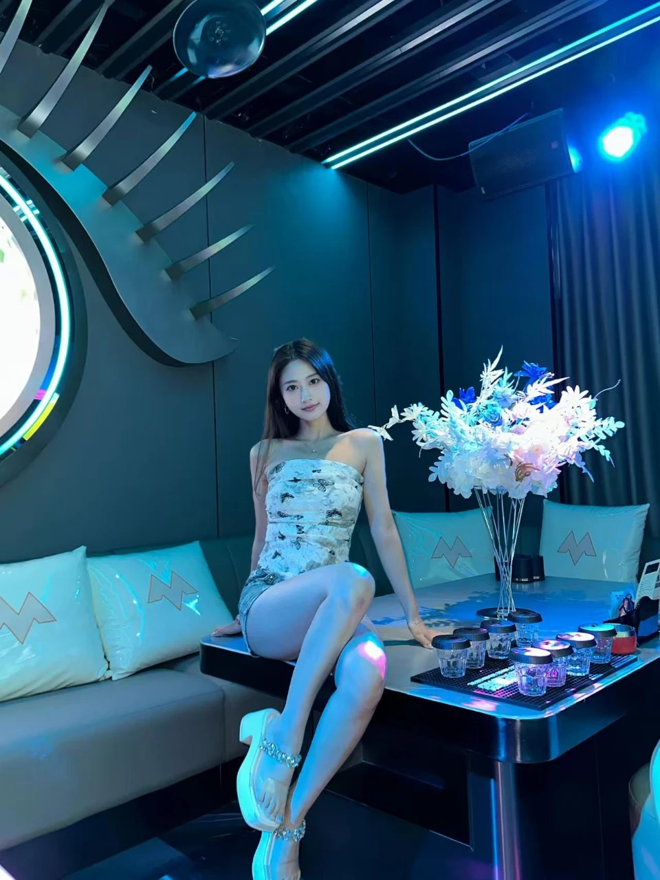 重庆佰俪宫club高端商务KTV专车服务