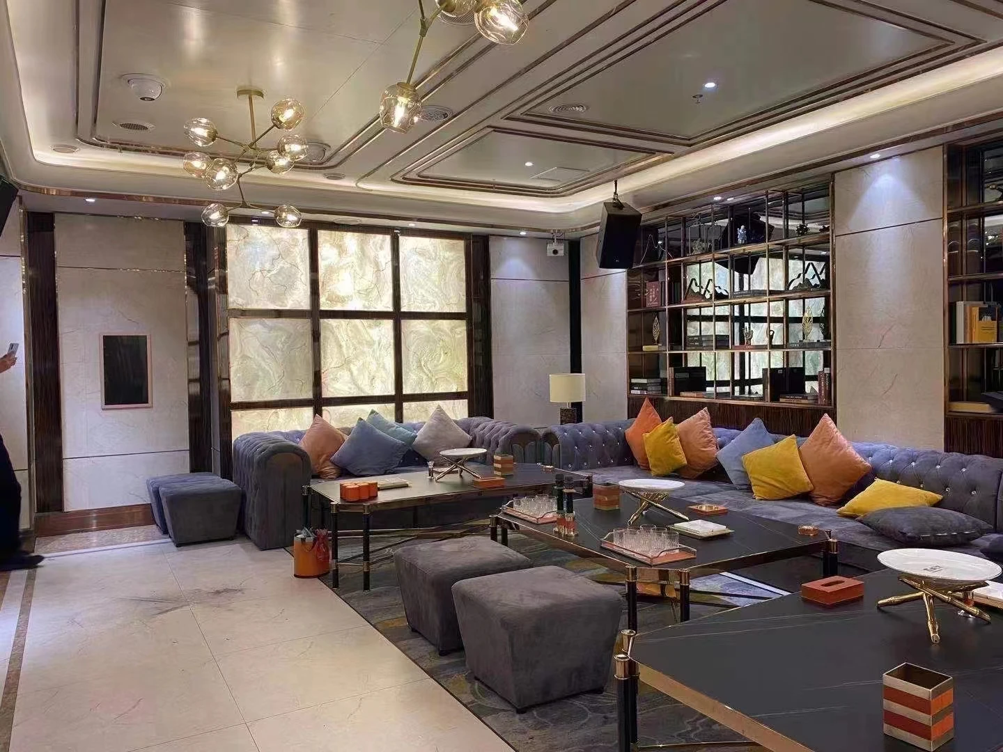 兰州西域汇商务KTV精致餐酒搭配