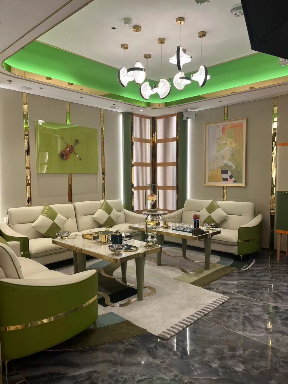 云梦泽商务KTV走廊水晶吊灯与镜面装饰