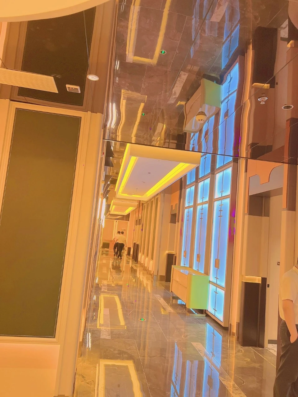 上海南美商务KTV夜总会预订|免费专车接送商务KTV