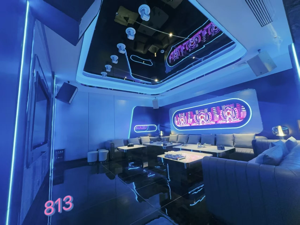 泉州假日皇家会所商务KTV预订|免费专车接送|高颜yan员全程陪唱