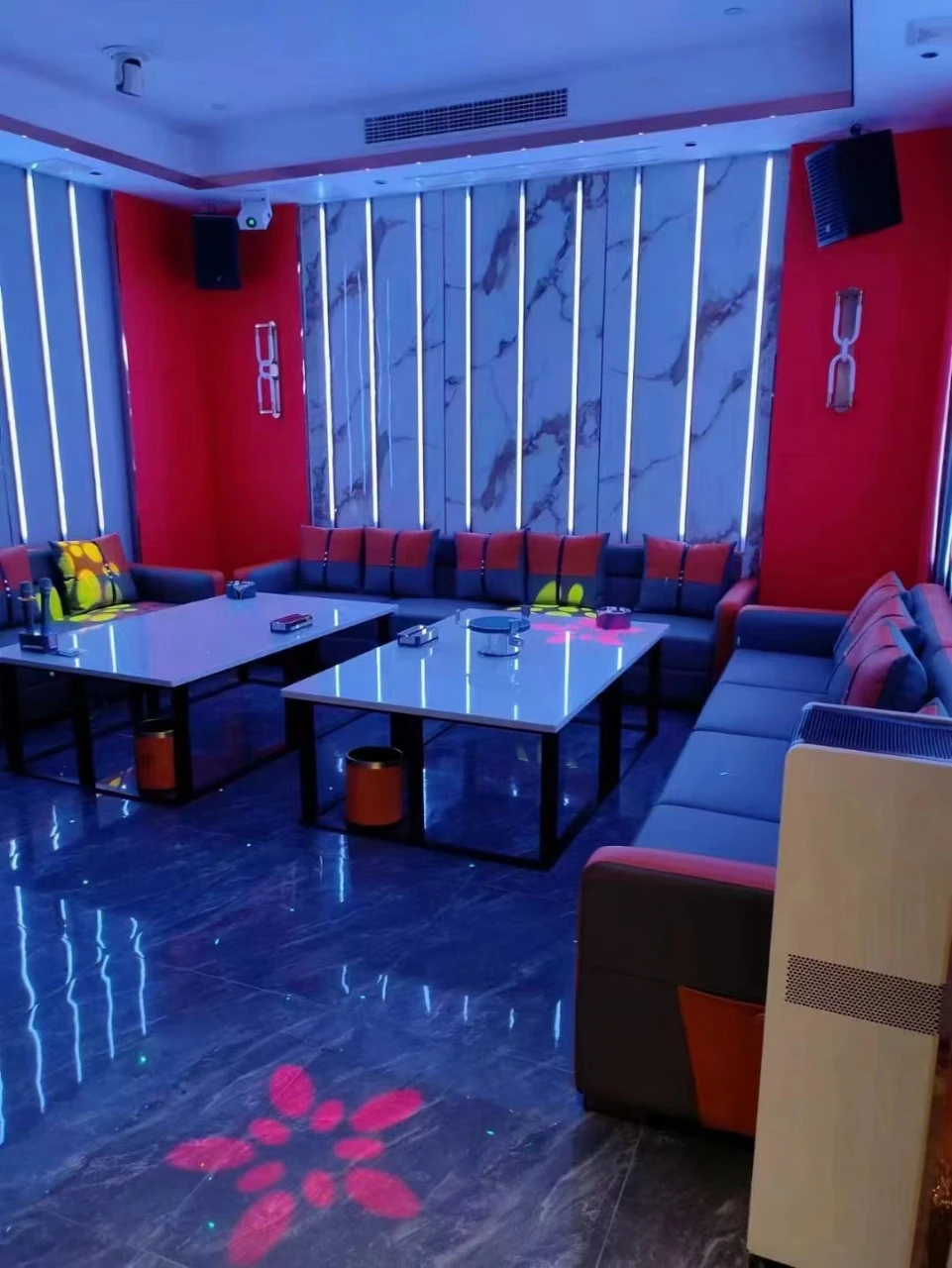 鸿鑫殿商务KTV豪车接送