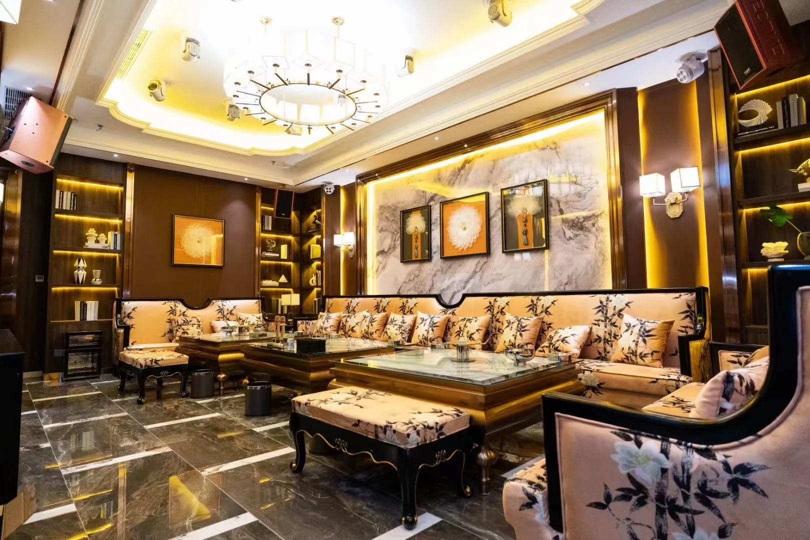 青岛商务KTV酒水套餐整齐陈列