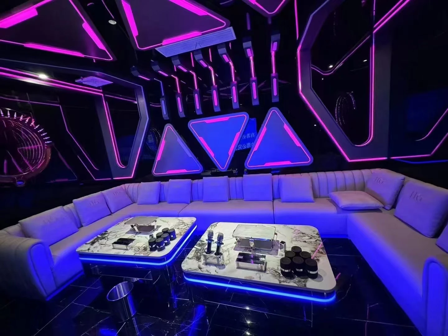 南京市六合区商务帝爵KTV豪华走廊夜景