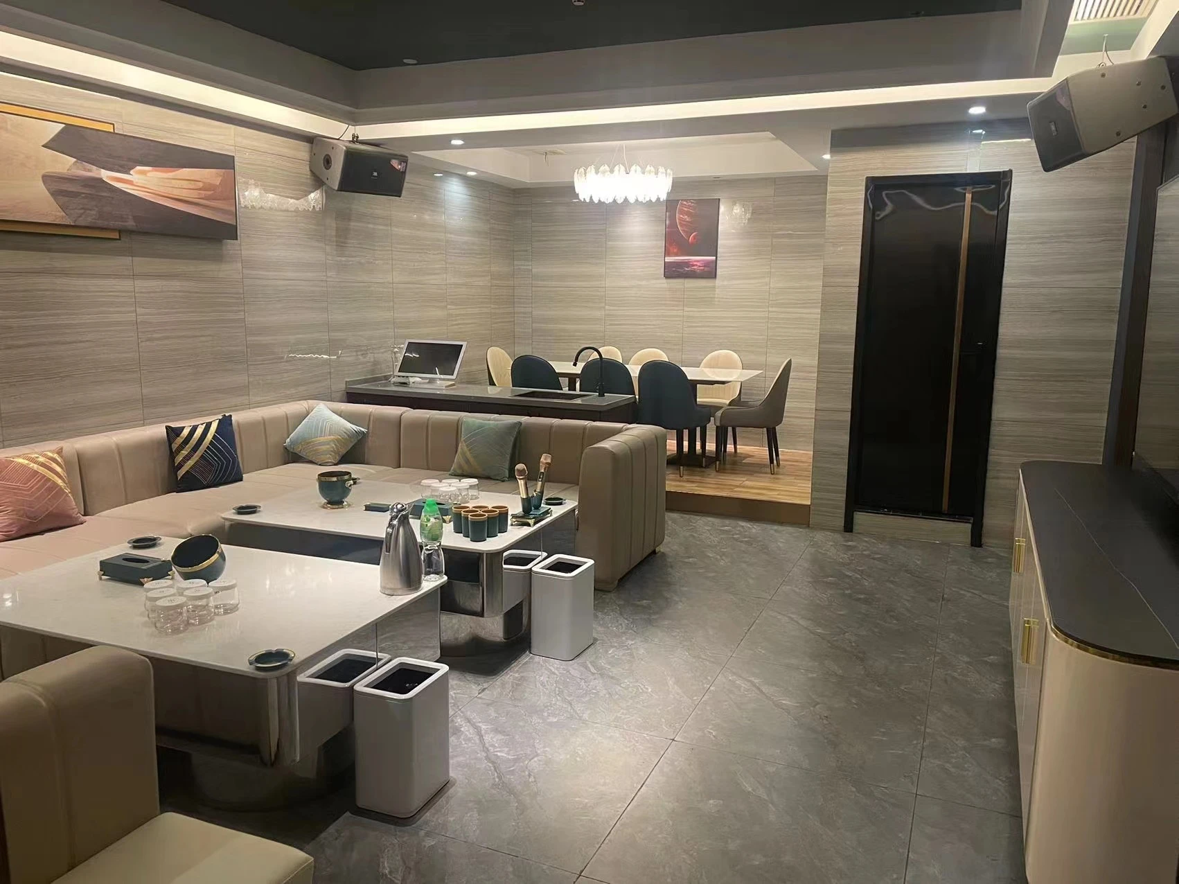 南京市建邺区商务九天国际KTV江景豪华包厢