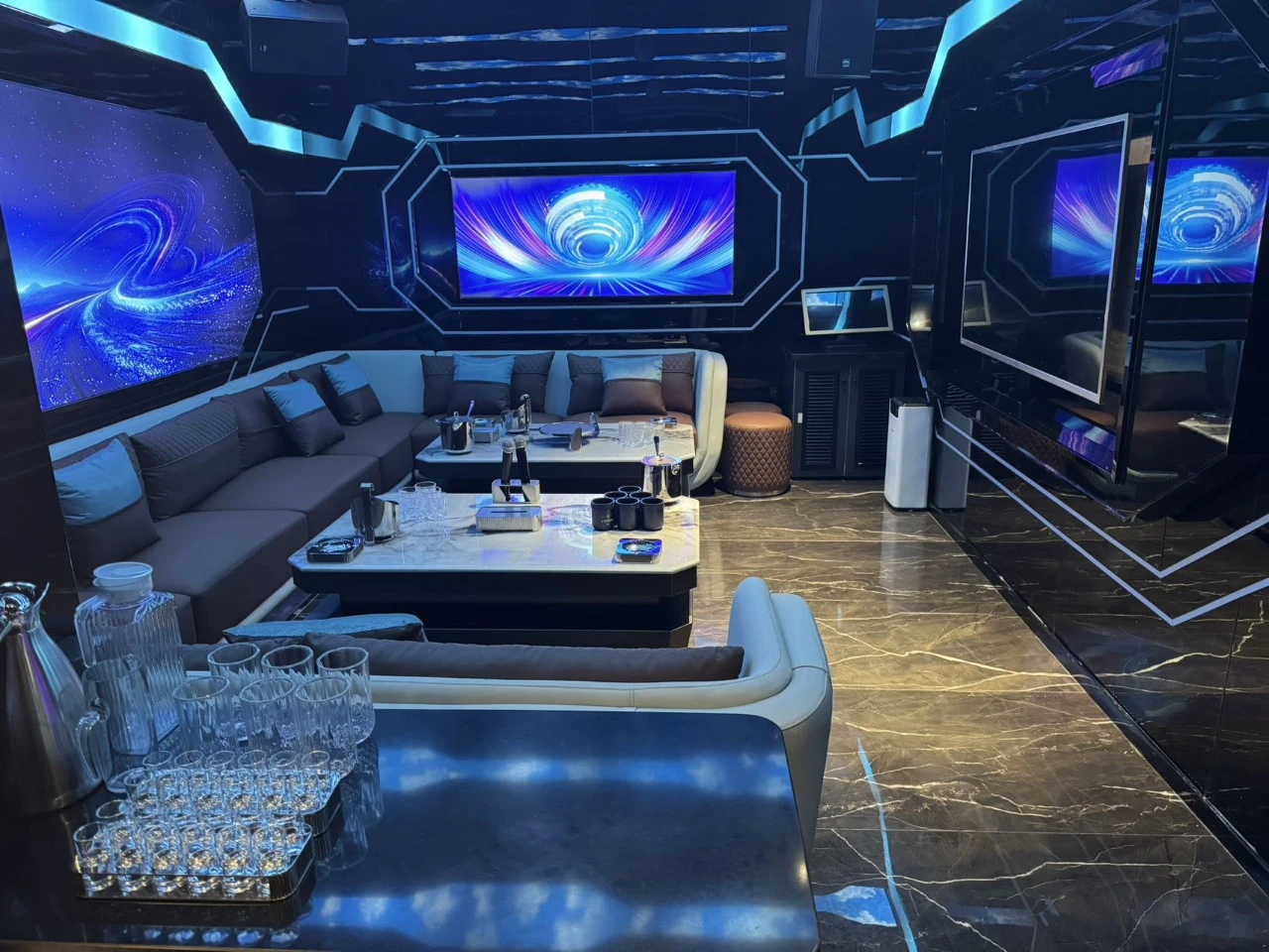 米兰达商务KTV包厢灯影