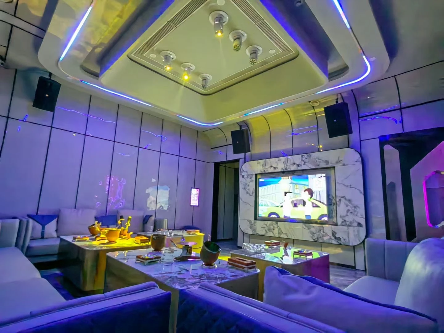 铜陵中凰酒店商务KTV预订：专属包厢与微醺夜色的隐秘邀请