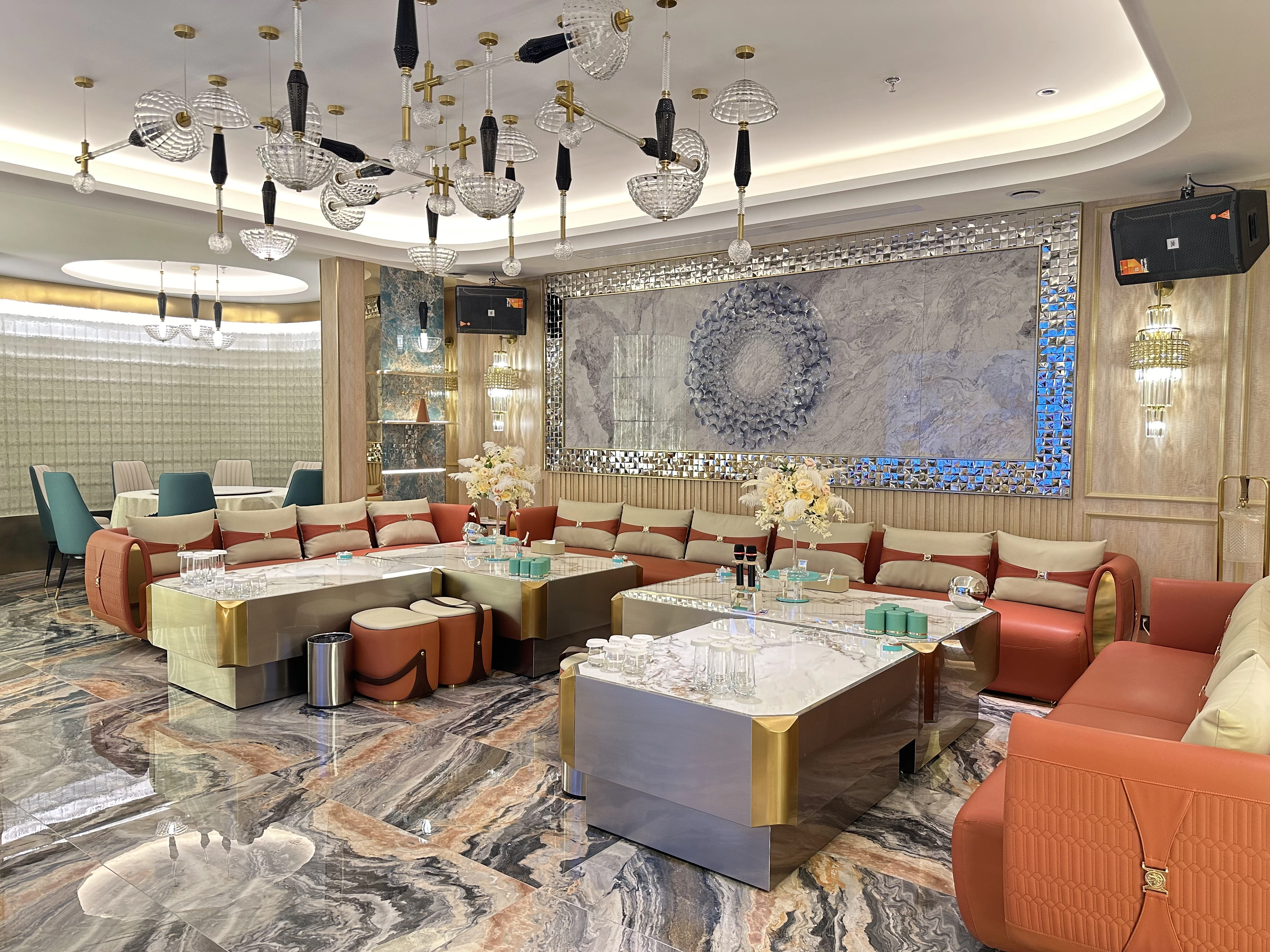 柳州商务紫禁城KTV包厢预约，让谈判桌搬进歌声里