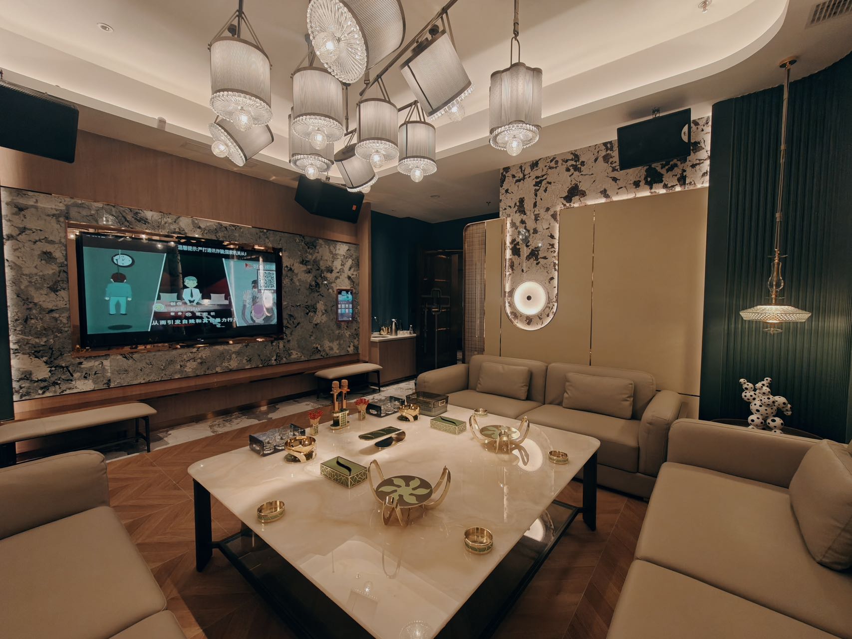 桂林超越神话商务KTV：把夜色写成传说